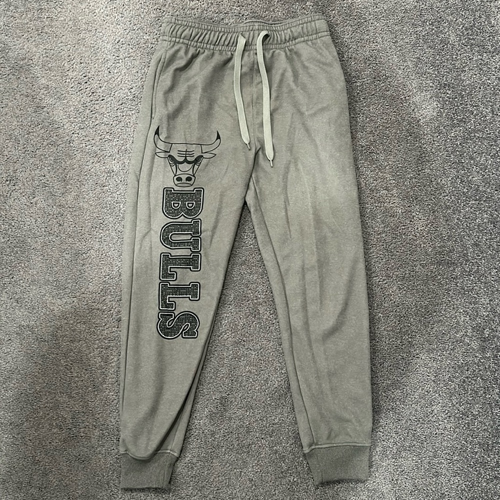 Men’s Chicago Bulls Sweatpants Size Medium